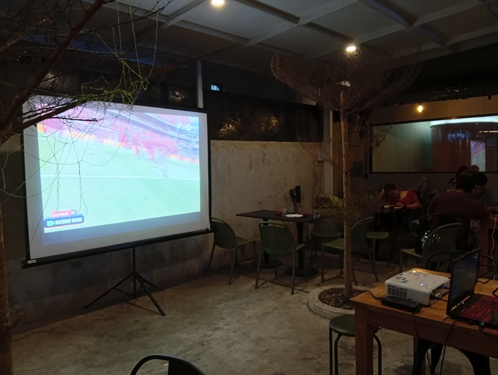 Babinsa Koramil 0901-01/Samarinda Ulu Gelar Nobar Bola Gembira Piala Dunia 2026 Bersama Masyarakat