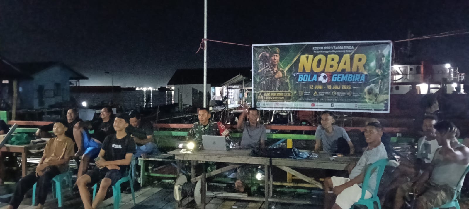 Babinsa Koramil 0901-04/Palaran Gelar Nobar Piala Dunia 2026 Bersama Warga
