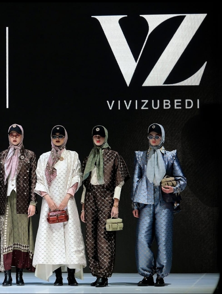 Koleksi Vivi Zubedi Jakarta Fashion Week 2026