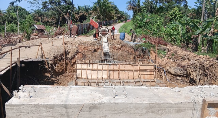 Pekerjaan Terus Di Kebut Jembatan Beton Garuda di Kelurahan Budaya Pampang