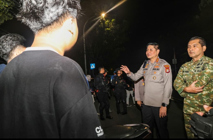Kapolres Metro Jakarta Timur Pimpin Patroli Skala Besar, Begal dan Tawuran Jadi Sasaran Utama