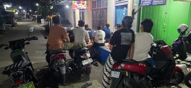 Babinsa Kelurahan Mesjid Hadiri Nobar Gembira Piala Dunia 2026 Bersama Warga