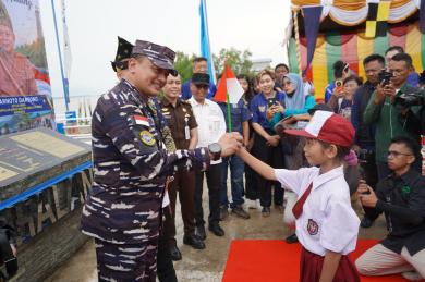 Dari Laut Untuk Rakyat, Kodaeral I dan PIMA Indonesia Bantu Tingkatkan Kesehatan Warga Pulau Halang 