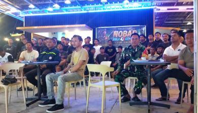 Babinsa Koramil 0901-05/Samarinda Utara Hadiri Nobar Piala Dunia 2026 Bersama Warga Kelurahan Sambut