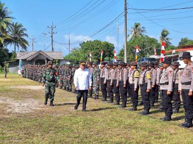 Prajurit Lanal Bintan Ikuti Upacara Pembukaan TMMD Ke-129 Kodim 0315/TPI di Desa Busung Prajurit Lanal Bintan Ikuti Upacara Pembukaan TMMD Ke-129 Kodim 0315/TPI di Desa Busung