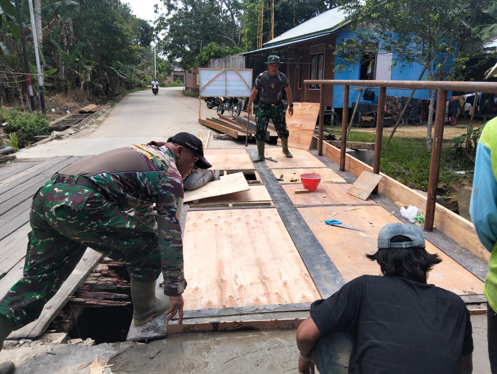 PEMBANGUNAN JEMBATAN BETON TAHAP III DI KELURAHAN SEMPAJA UTARA TERUS DIKEBUT
