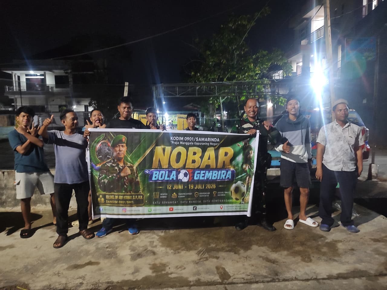 Babinsa Sungai Pinang Luar Hadiri Nobar Piala Dunia 2026 Bersama Warga