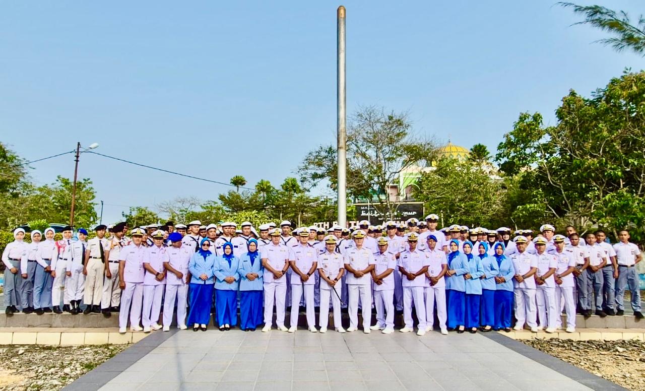 Semangat Juang Tak Pernah Padam, Danlanal Bintan Pimpin Ziarah Rombongan Peringati HUT Ke-81 TNI Ang