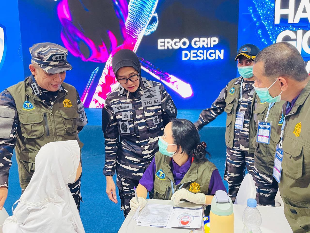 PERINGATI HUT KE-62 LADOKGI REM, TNI AL GELAR BAKTI KESEHATAN GIGI GRATIS UNTUK 3.000 WARGA CIANJUR