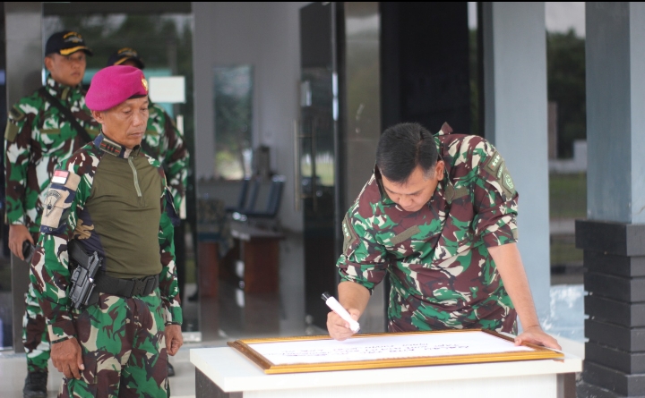 PRAJURIT KOMPI KOMPOSIT MARINIR NATUNA SAMBUT HANGAT KUNKER PANGKOGABWILHAN I 