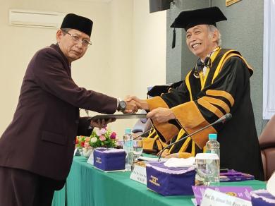 Yusuf Aman Berhasil Mempertahankan Disertasinya Pada Sidang Promosi Doktor, Raih Dengan Cumlaude Yusuf Aman Berhasil Mempertahankan Disertasinya Pada Sidang Promosi Doktor, Raih Dengan Cumlaude