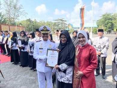 Danlanal Bintan Hadiri Upacara HUT Ke-81 Kemerdekaan RI Tingkat Kabupaten Bintan Danlanal Bintan Hadiri Upacara HUT Ke-81 Kemerdekaan RI Tingkat Kabupaten Bintan