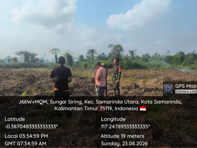 Babinsa Koramil 0901-05/Samarinda Utara Pantau Titik Asap di Wilayah Sungai Siring