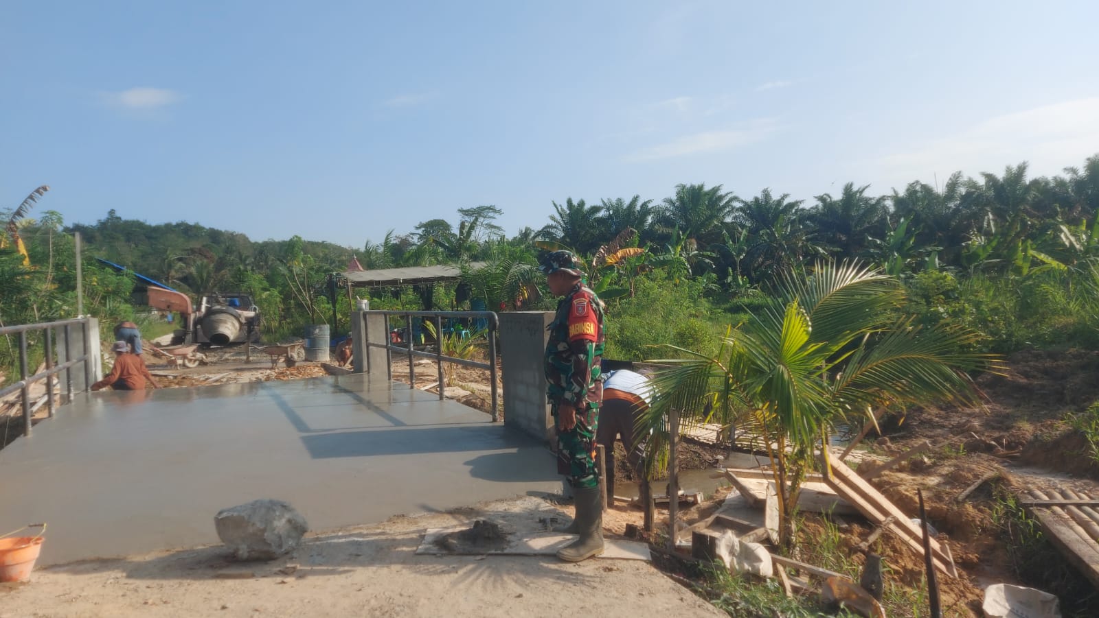 Warga menyambut Baik Pembangunan Jembatan Beton Garuda Tahap IV di Kelurahan Bentuas Dikebut