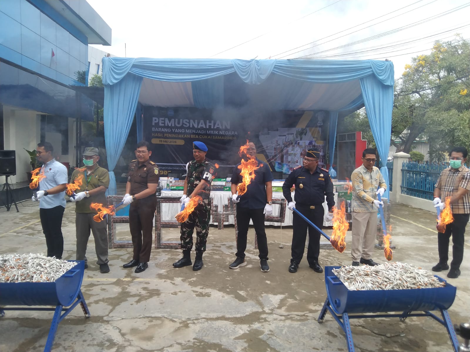 Pasi Intel Kodim 0901/Samarinda Hadiri Pemusnahan Barang Bukti Hasil Penindakan Bea dan Cukai Pasi Intel Kodim 0901/Samarinda Hadiri Pemusnahan Barang Bukti Hasil Penindakan Bea dan Cukai