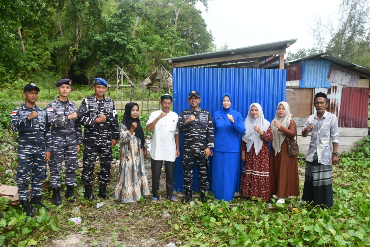 Danlanal Simeulue Resmikan Toilet di Pantai Babang, Wujud Kepedulian TNI AL Terhadap Fasilitas Masya Danlanal Simeulue Resmikan Toilet di Pantai Babang, Wujud Kepedulian TNI AL Terhadap Fasilitas Masya