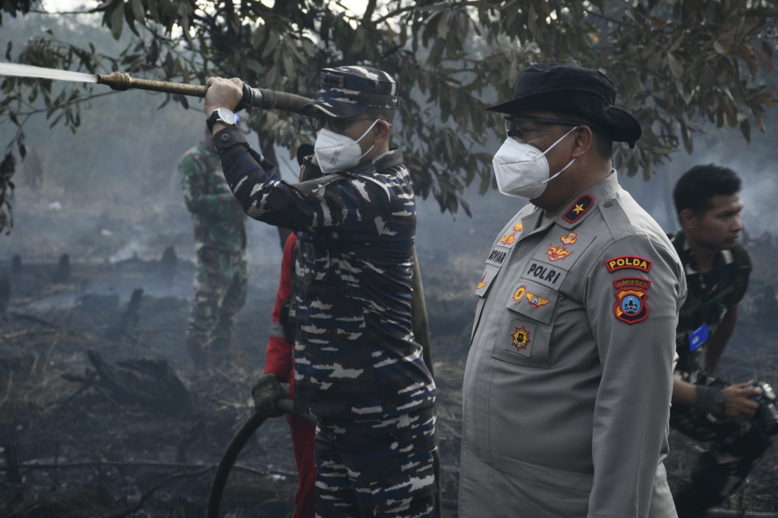 Lanal Banjarmasin Bersama Forkopimda Kalsel Bersinergi Tinjau Posko Karhutla Lanal Banjarmasin Bersama Forkopimda Kalsel Bersinergi Tinjau Posko Karhutla