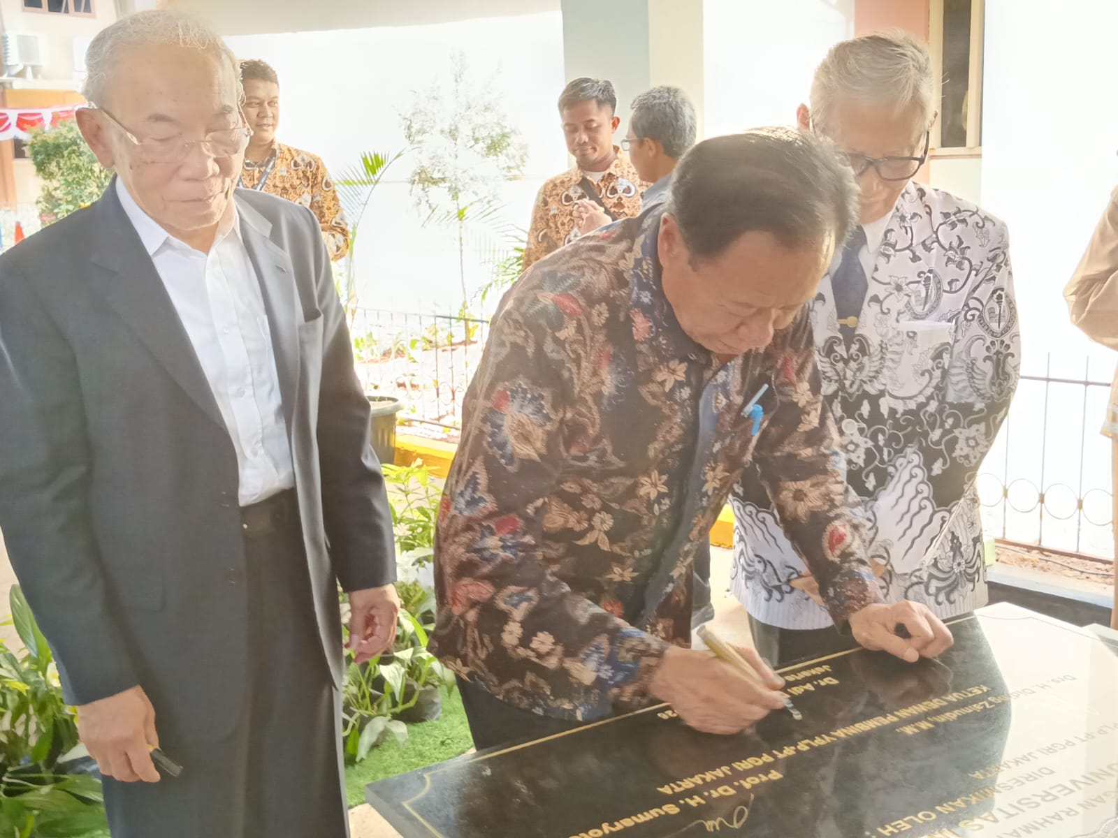 Rektor Unindra Prof.Sumaryoto Meresmikan Gedung Pascasarjana Di Kampus B