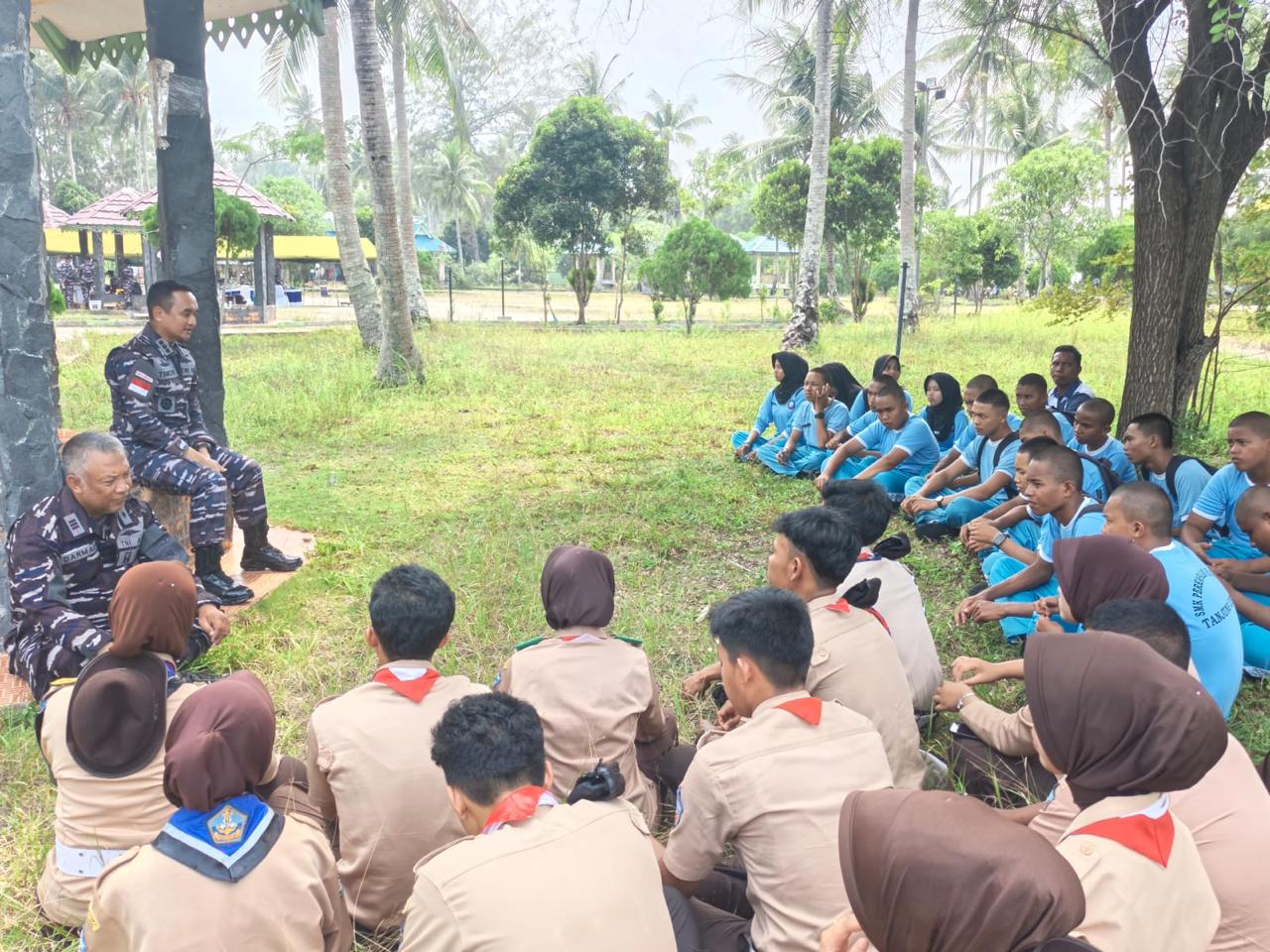 Sambut HUT Ke-81 TNI Angkatan Laut, Lanal Bintan Laksanakan Bersih Pantai 