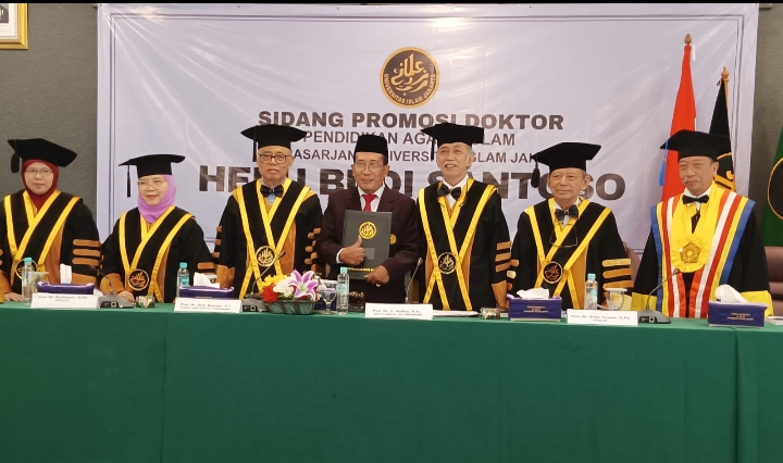 Heru Budi Santoso Berhak Menyandang Gelar Doktor Pendidikan Agama IsIam Usai Di Uji 6 Profesor 