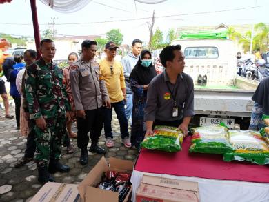 Babinsa Koramil 0901-04/Palaran Pantau Kegiatan Pasar Murah di Kota Samarinda Babinsa Koramil 0901-04/Palaran Pantau Kegiatan Pasar Murah di Kota Samarinda